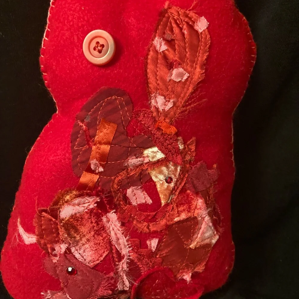 Valentine's small felt cat pillow. Vintage fabrics and button for an eye.